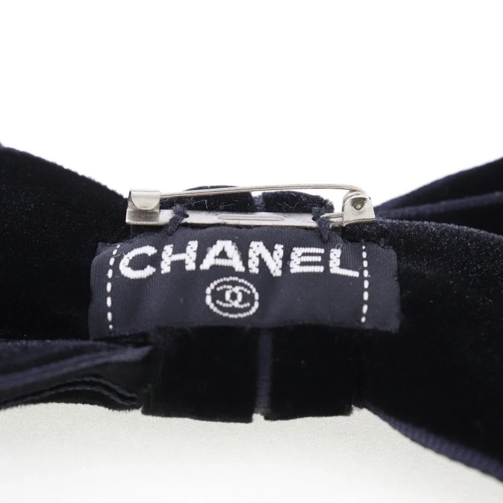 CHANEL Authentic Black Brooch
